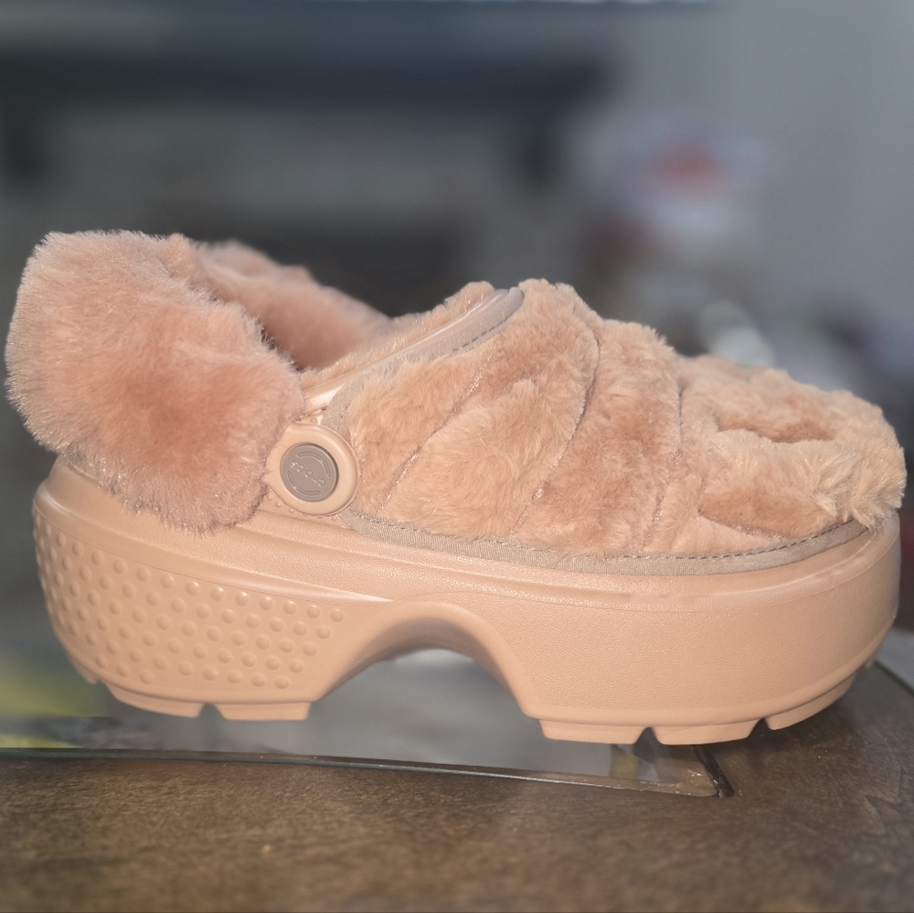 CROCS Unisex Snow House Fuzzy Clog Fashionable Warm Slip-On Slippers NWT